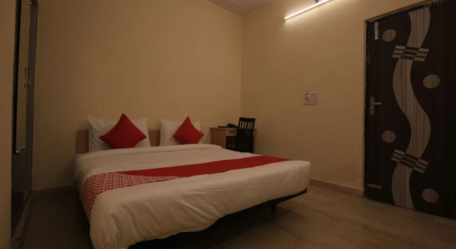 OYO Flagship 70256 Hotel New Silver Stone