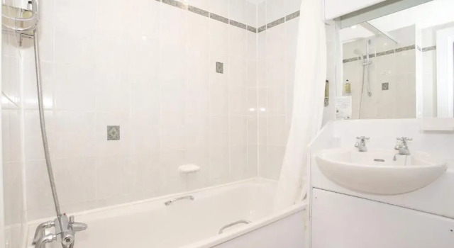 Трёхместный номер Standard Woodlands Hotel, BW Signature Collection