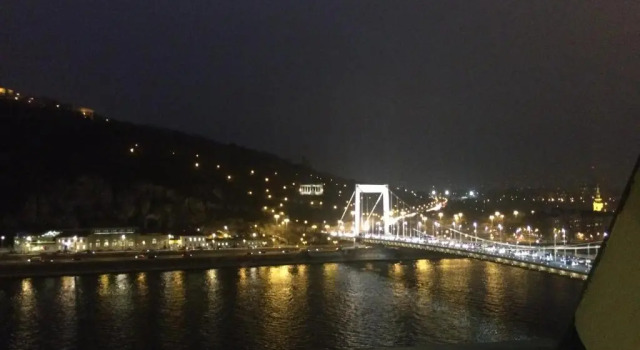 Апартаменты Riverside flat with King Castle view