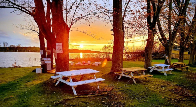 Номер Premium Riverview Motel
