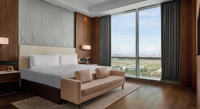 Люкс с 2 комнатами Crowne Plaza Phnom Penh by IHG 金边皇冠假日酒店 Former VM Hotel