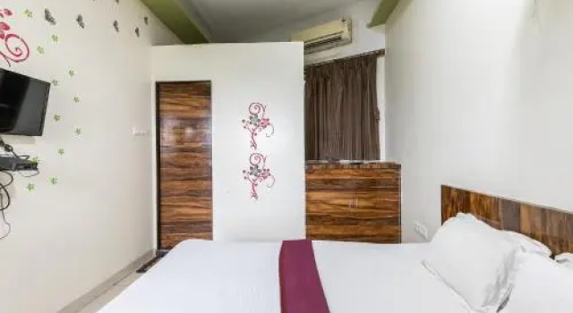 Hotel Surbhi, Забронировать Отель Отели Бхаяндар с парковкой, Парковка