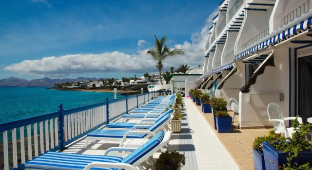 Апартаменты с 2 комнатами с видом на море Apartamentos Cabrera