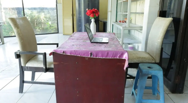 Hotel O Homestay Sehat, Reservar Hotel Kedamean Indonésia