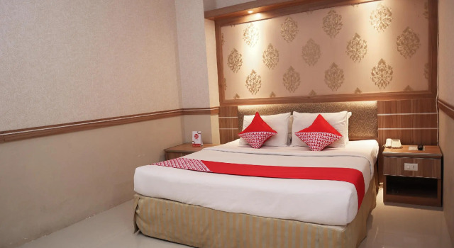 Люкс OYO 742 Mona Plaza Hotel