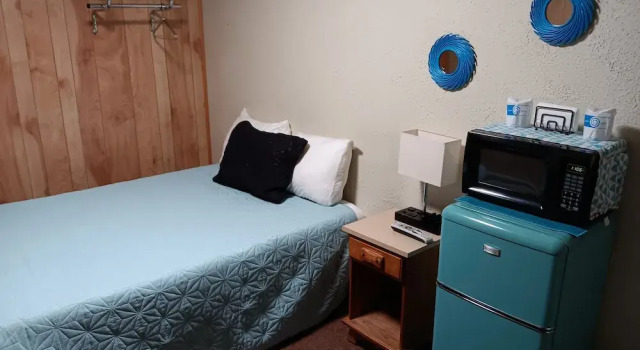 Standard Zimmer Crawford Motel