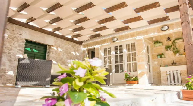 Holiday Home Dvori Dida Mile