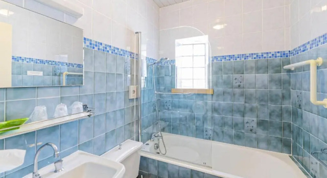 Четырёхместный номер Standard Logis Hôtel de France