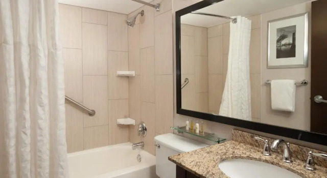 Номер Standard DoubleTree by Hilton Hotel Cleveland Downtown - Lakeside