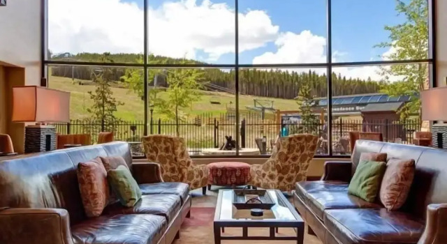 Crystal Peak 2 Bedroom Condo at Peak 7, Забронировать Отель Отели Брекенридж с парковкой, рядом с Trygve's Platter Chair Lift, Парковка