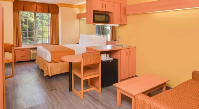 Люкс H3 Inn & Suites - LAX Airport - Los Angeles