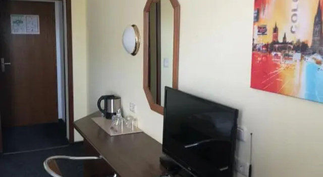 Трёхместный номер Standard Hotel Köln-Bonn