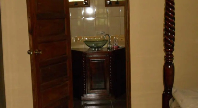 Inn the Bush Eco-Jungle Lodge, Book Hotel Hotels in Cayo with Parking, Parking