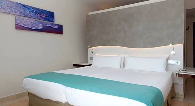 Номер Standard с частичным видом на море Impressive Playa Granada Golf