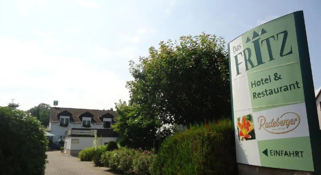 Das FRITZ Hotel Schwerin schöne Lage im Grünen mit regionaler Küche kostenfreien Parkplätzen und E Ladestation, Забронировать Отель Шверин Schweriner See