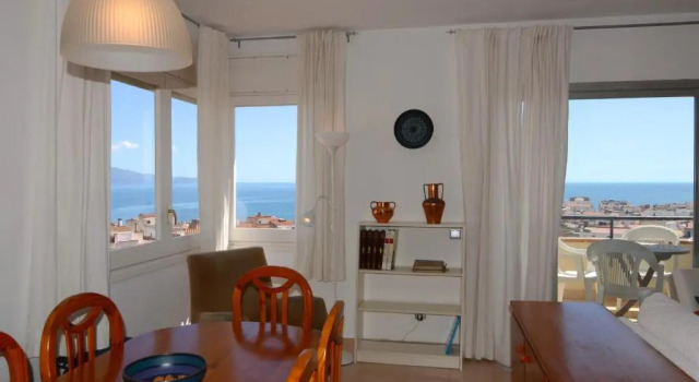 Puig Padro 6 1-4, Забронировать Отель Отели Ла-Эскал с парковкой, рядом с Platja del Pedrigolet, Парковка
