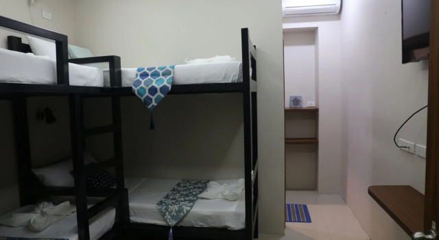 Coron Hostel Express - Adults Only, Rezerwuj Hostel Hotele w Coron Town Proper z parkingiem, Parking