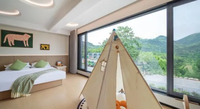 Тент с видом на озеро Chenyouduoyue Homestay