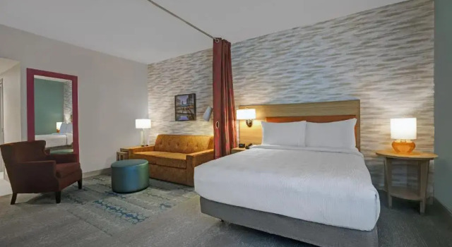 Двухместный люкс Home2 Suites By Hilton Milwaukee Downtown