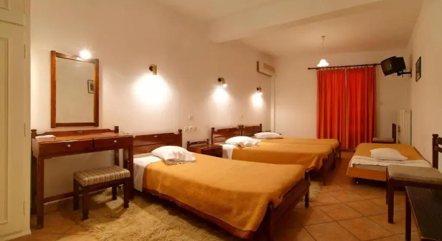 Трёхместный номер Standard Orfeas Hotel