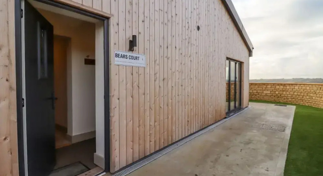 Bears Court Barn 4