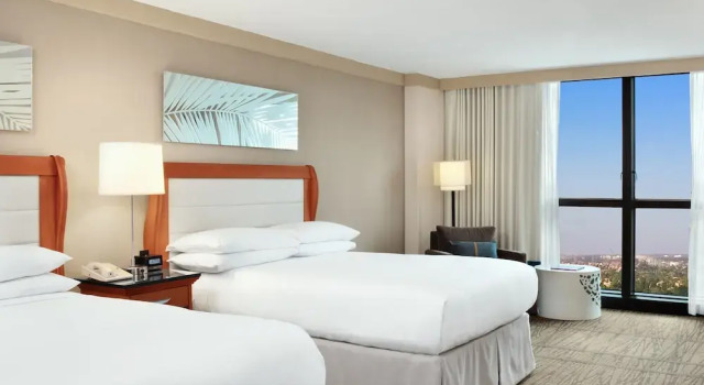 Полулюкс DoubleTree by Hilton Hotel Miami Airport & Convention Center
