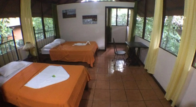 Hotel Rana Roja, Rezerwuj Hotel Hotele w Tortuguero z basenem, Basen