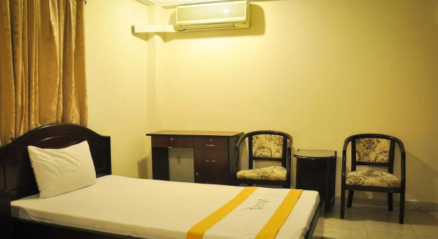 Navi Hotel Etown