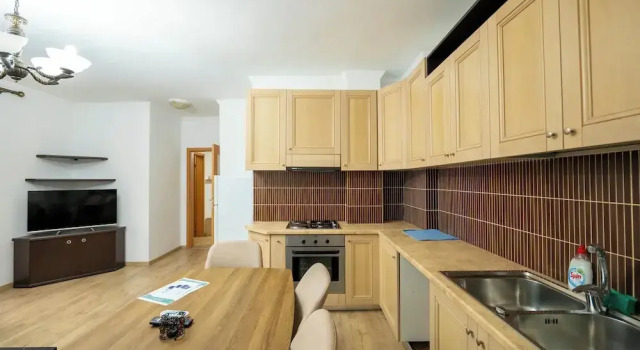 Tirent Apartment - Spacious 2-Bedroom Stay Near Liqeni i Thatë