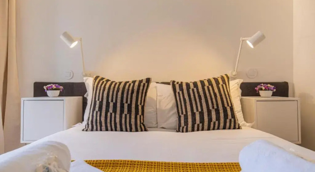 LovelyStay - The Blue Pool House, Забронировать Отель Эштрела , рядом с Рату
