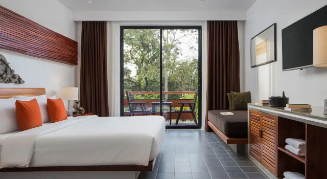 Двухместный номер Deluxe с балконом и с видом на сад Lynnaya Urban River Resort