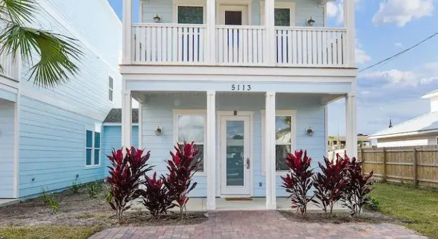 Vacation Station by Book That Condo, Rezerwuj Hotel Hotele w Lower Grand Lagoon z parkingiem, Parking