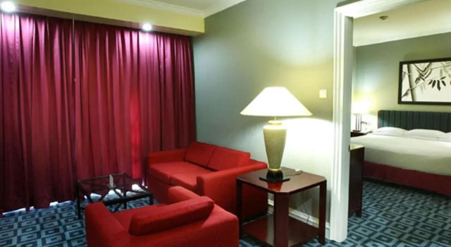 Surabaya Suite Hotel, Book Hotel 4-stjernede hoteller i Surabaya, nær Tunjungan Mall, 4*