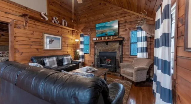 Bear Hug Lodge - Charming Cabin In Coosawattee River Resort - Pet Friendly, Rezerwuj Ośrodek wypoczynkowy Hotele resortowe w Ellijay, Ośrodek wypoczynkowy