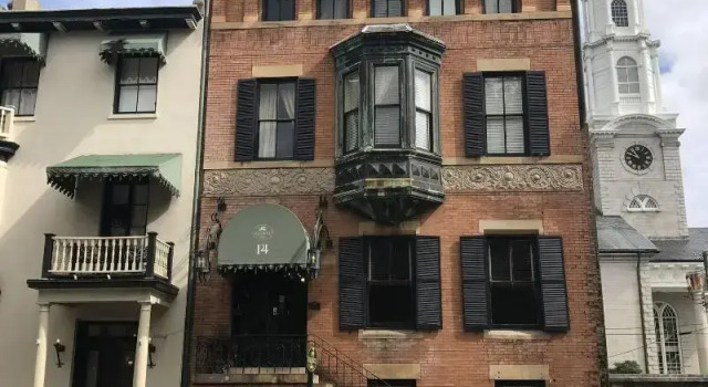 Foley House Inn, Забронировать Отель «постель и завтрак» Отели Саванны с завтраком, рядом с Troup Square, Завтраки