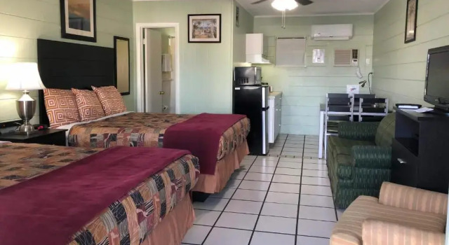 Четырёхместный номер Deluxe Sunshine Inn & Suites Venice, Florida
