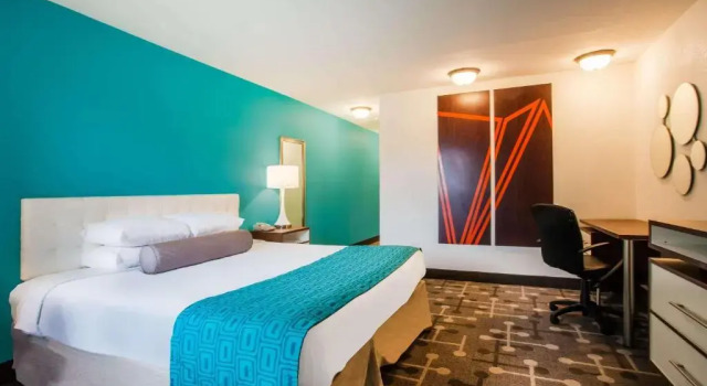 Люкс Howard Johnson by Wyndham Blackwood Near Philadelphia