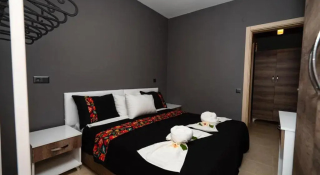 Esquire Hotel & Lounge