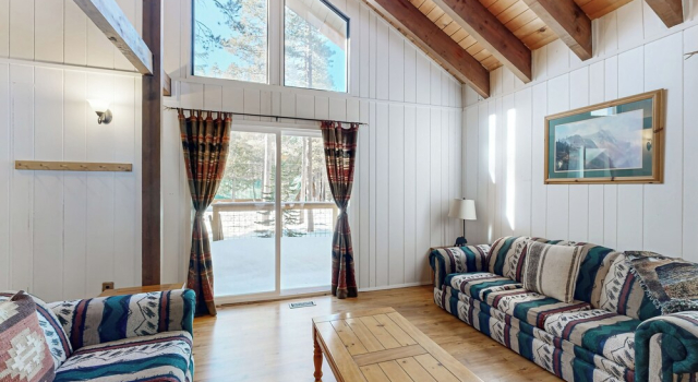 < 2 Mi to Tahoe Donner Ski Resort: Serene Retreat
