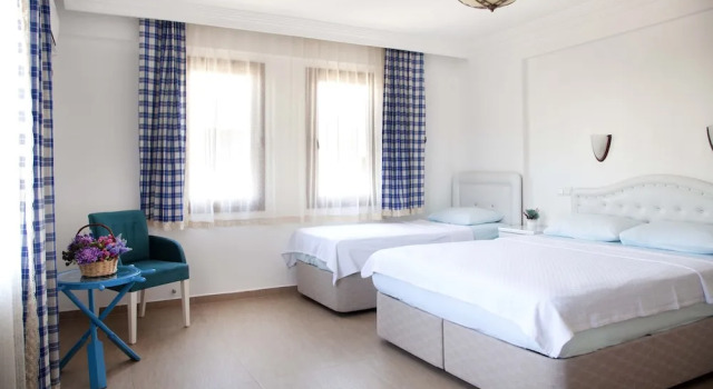 Трёхместный номер Standard с балконом и с видом на сад Sato Butik Otel