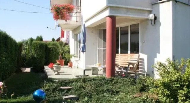Casa Petri, Rezerwuj Pensjonat Hotele w Prahova Valley z parkingiem, Parking