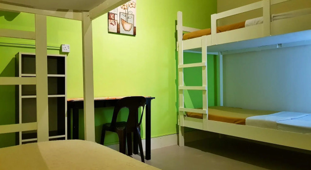 Кровать в общем номере (мужской номер) Victoria Hotel and Hostel
