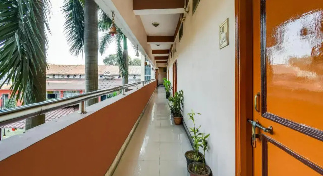Hotel Ashirwad by OYO Rooms