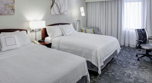 Четырёхместный номер Standard с балконом TownePlace Suites by Marriott Wichita East