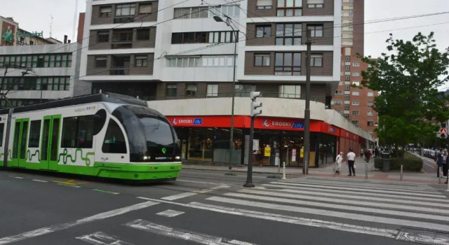 Superviews, parking 24h vigilado incluido y Netflix en habitación independiente con baño privado en apartamento particular, Français&English, Rezerwuj Apartament Hotele w Baskonia z parkingiem, Parking