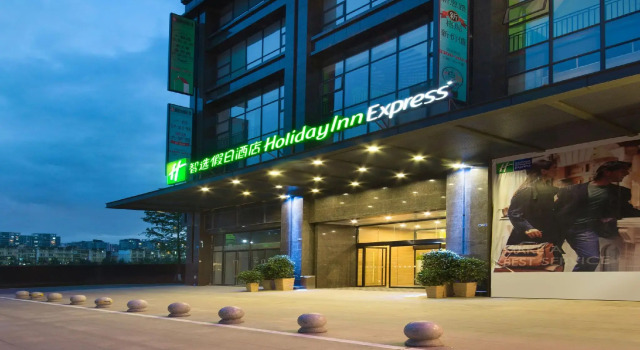 Одноместный номер Standard Holiday Inn Express Chengdu Dafeng