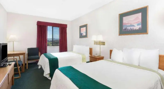 Standard Vierer Zimmer Wingate by Wyndham Butte City Center