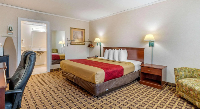 Econo Lodge Mystic, Забронировать Отель Отели Мистика с бассейном, рядом с Корабль Чарльза У. Моргана в морском порту Мистик, Бассейн