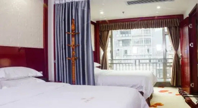 Двухместный семейный люкс Long Zhou Hotel