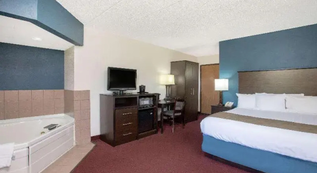 Номер Standard AmericInn by Wyndham Hayward